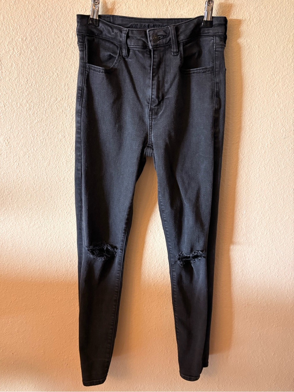 American Eagle Super Hi-Rise Jegging Size 6 Black Ripped Knee Next Level Stretch
